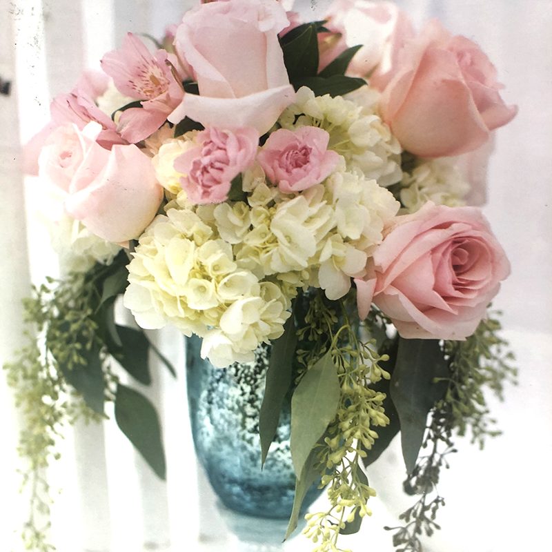 Wedding flower decorations in a vase