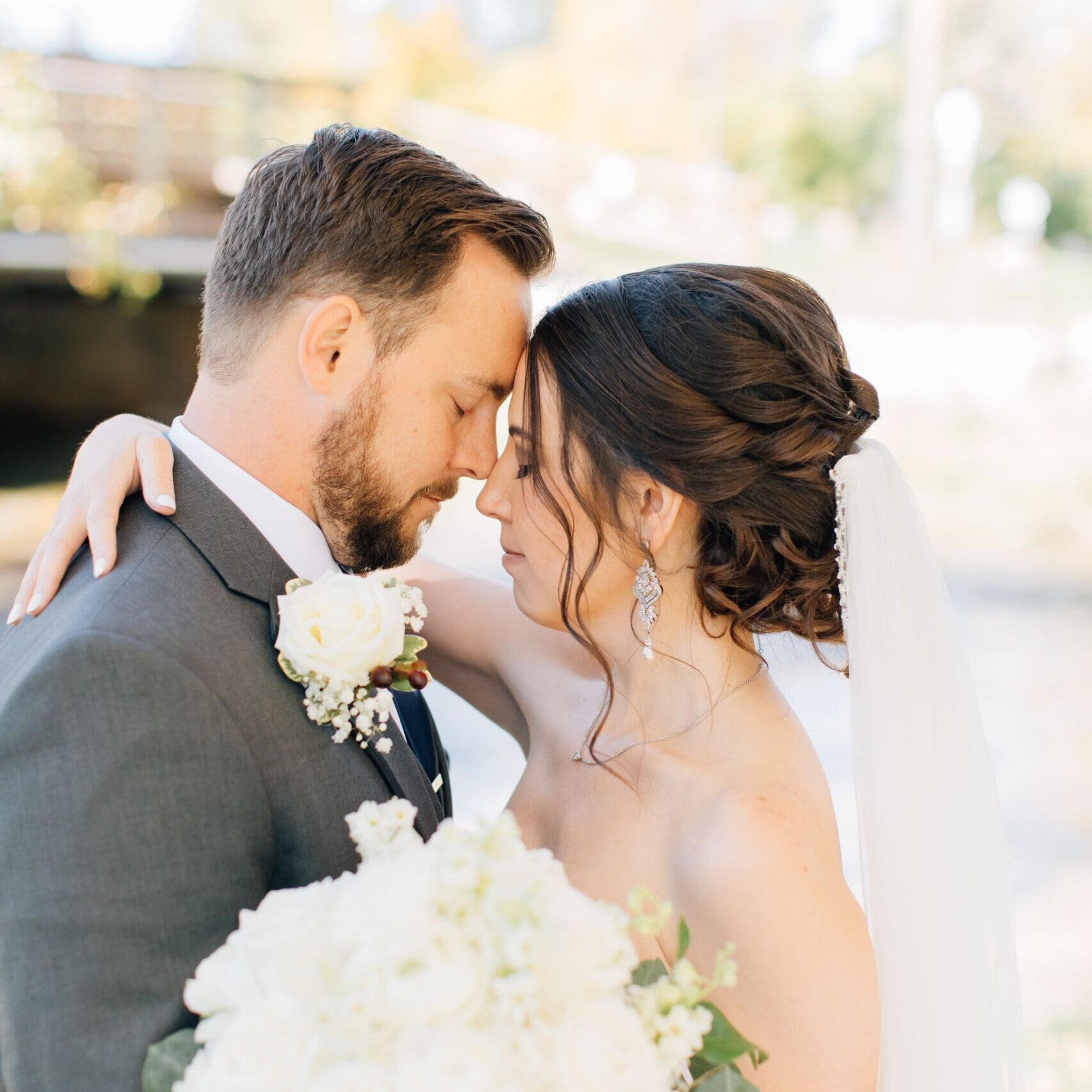 Laura Artz Wedding photos by Lynsey Prosser Photography